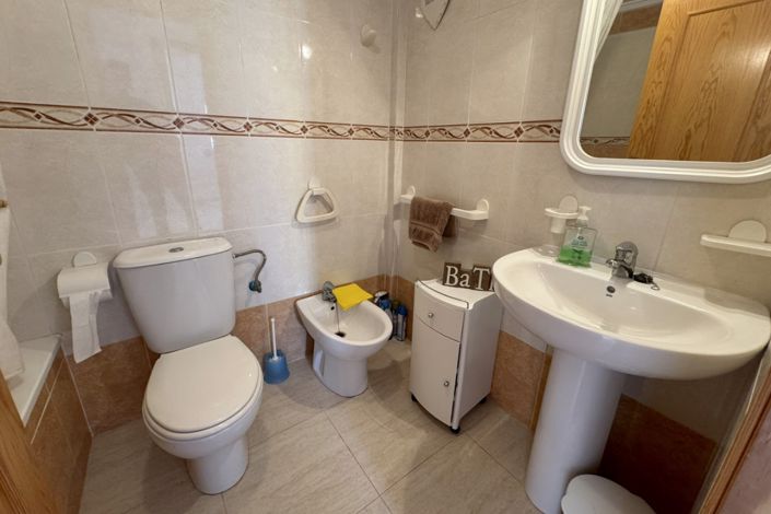 Image No.16-3 Bed House for sale