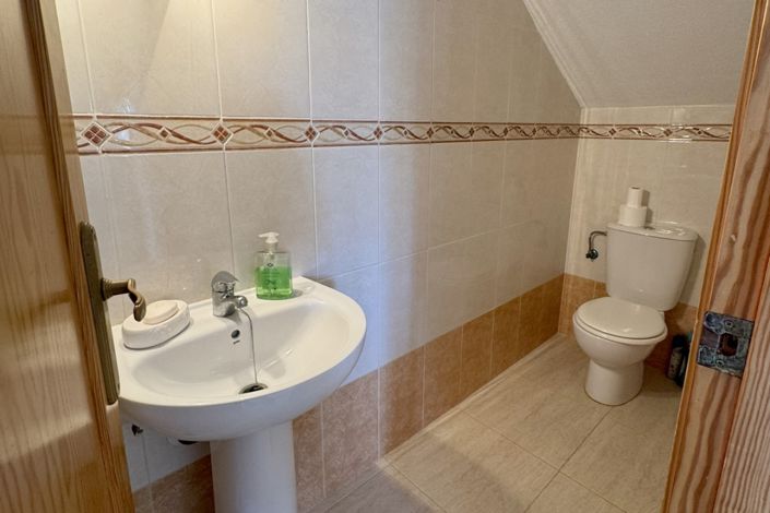 Image No.17-3 Bed House for sale