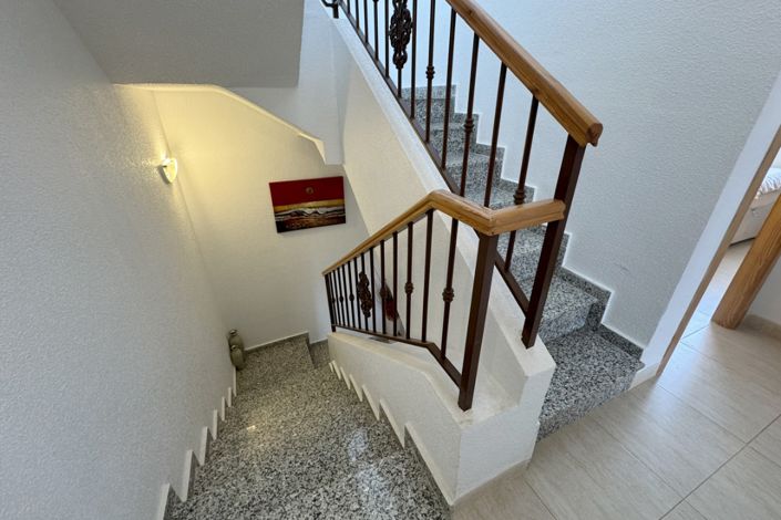 Image No.19-3 Bed House for sale