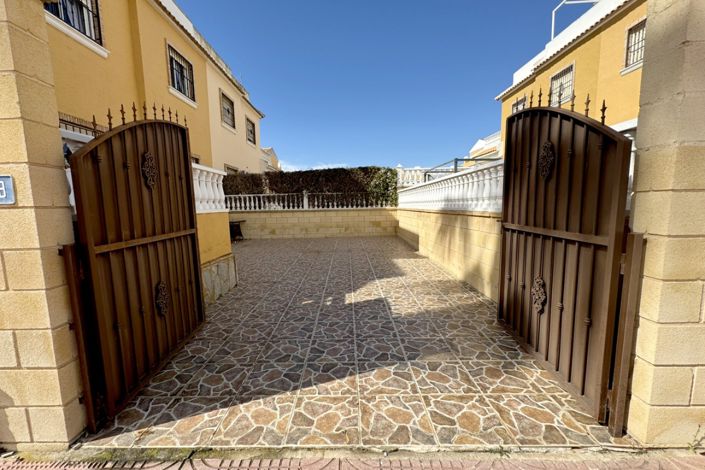 Image No.23-3 Bed House for sale