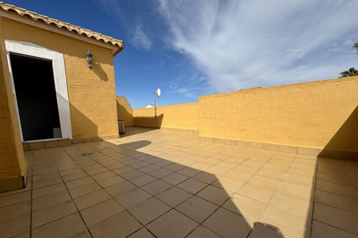 Image No.8-3 Bed House for sale