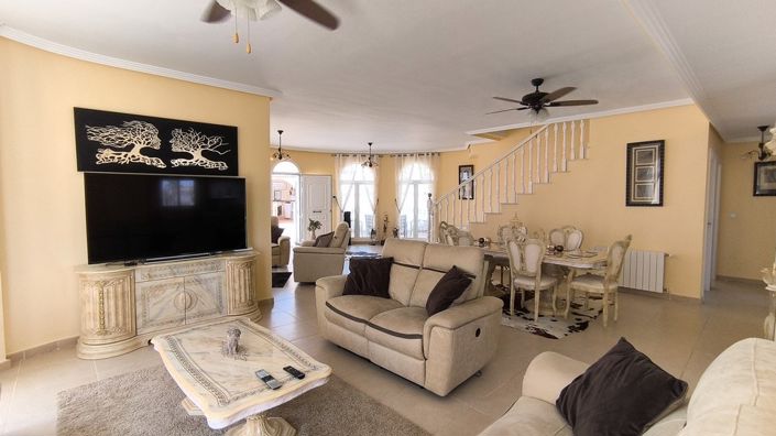 Image No.2-4 Bed Villa for sale