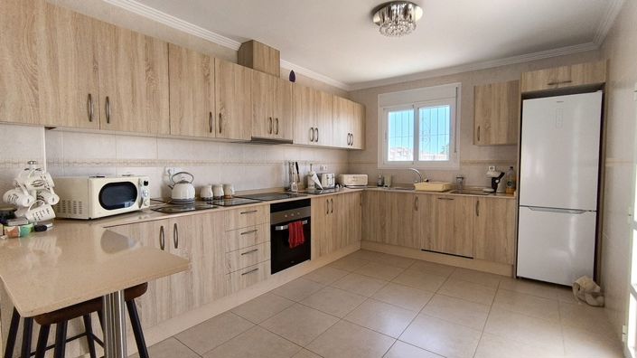 Image No.3-4 Bed Villa for sale