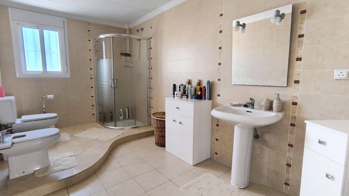 Image No.17-4 Bed Villa for sale