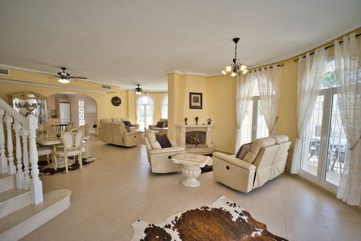 Image No.2-4 Bed Villa for sale