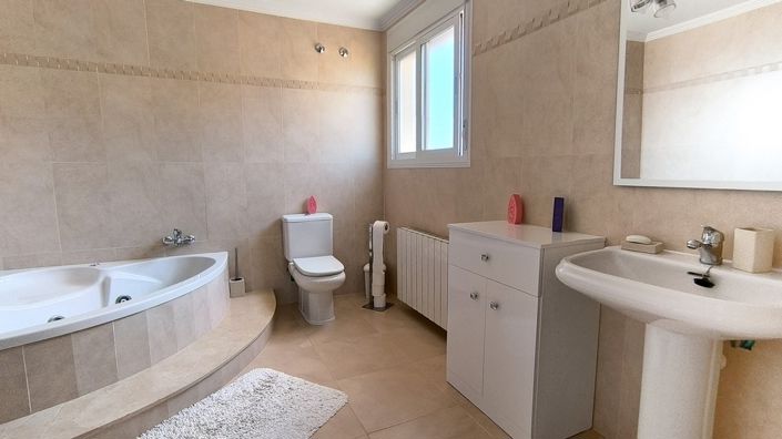 Image No.24-4 Bed Villa for sale