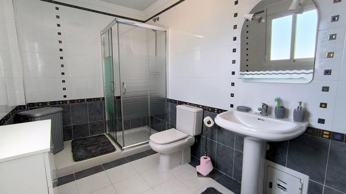 Image No.28-4 Bed Villa for sale