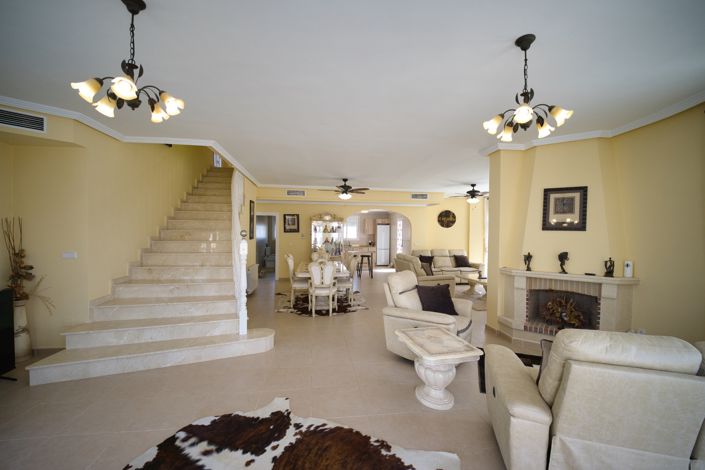 Image No.3-4 Bed Villa for sale