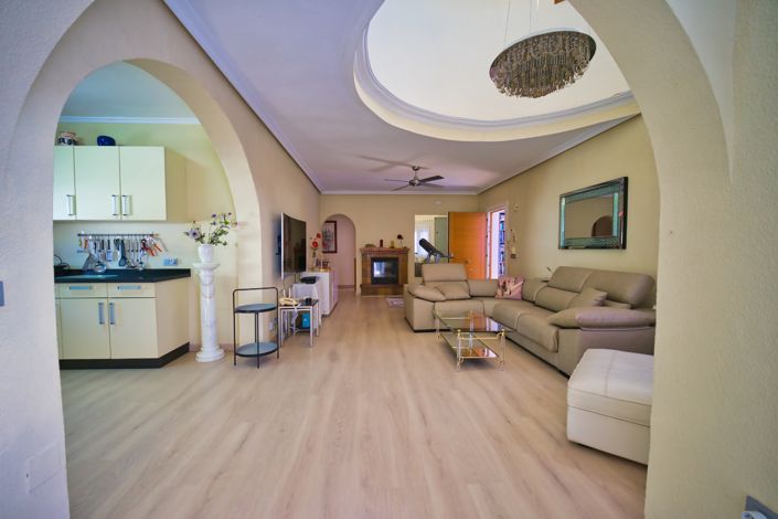 Image No.4-4 Bed Villa for sale