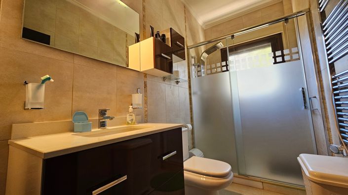 Image No.42-4 Bed Villa for sale