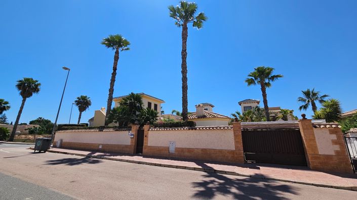 Image No.48-4 Bed Villa for sale