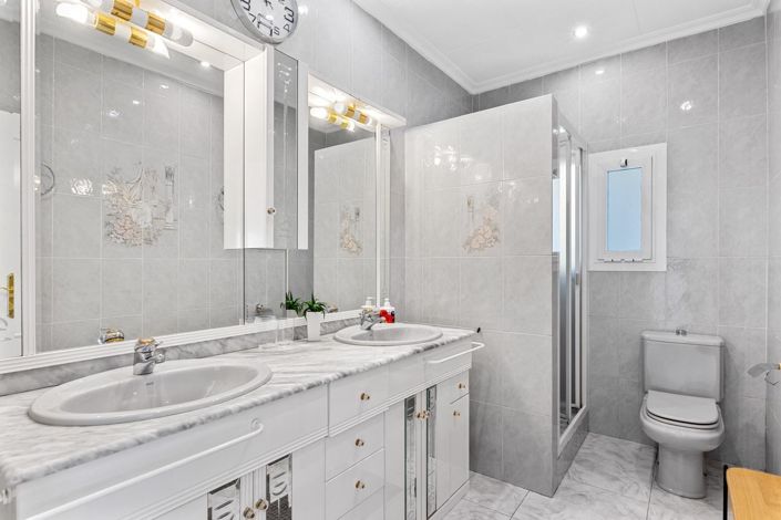 Image No.17-4 Bed Villa for sale