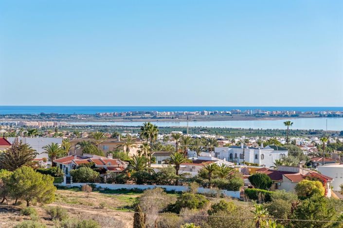 Image No.25-4 Bed Villa for sale