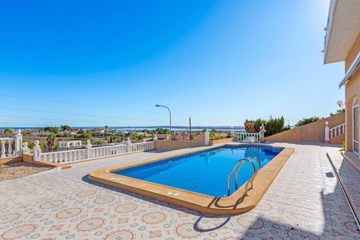 Image No.3-4 Bed Villa for sale