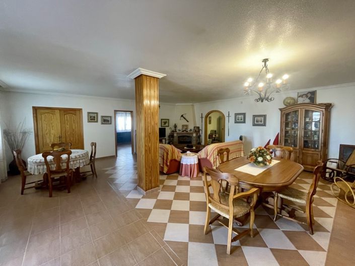 Image No.2-4 Bed Villa for sale