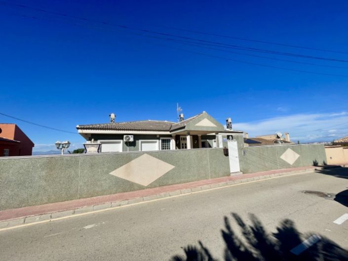 Image No.24-4 Bed Villa for sale