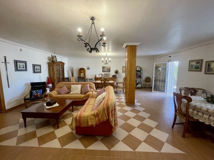 Image No.3-4 Bed Villa for sale