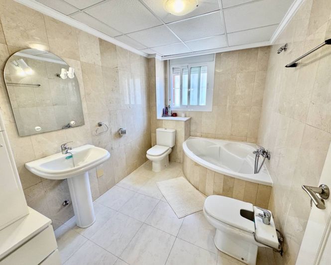 Image No.17-3 Bed Townhouse for sale