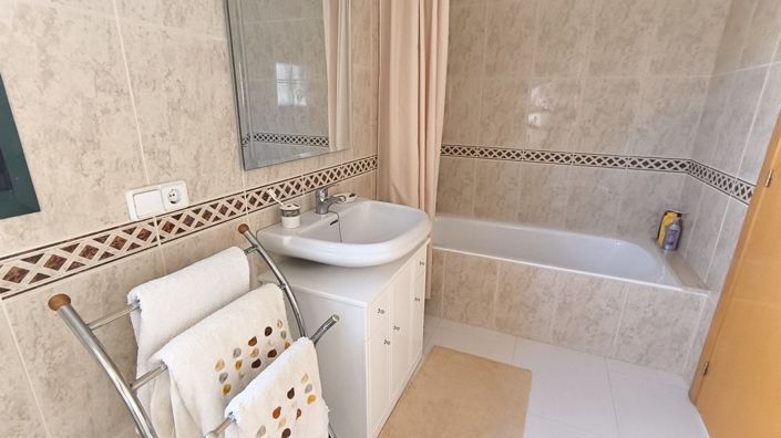 Image No.16-3 Bed Townhouse for sale