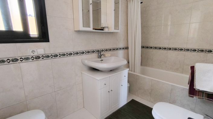 Image No.17-3 Bed Townhouse for sale