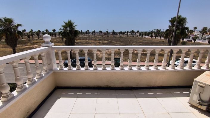 Image No.19-3 Bed Townhouse for sale