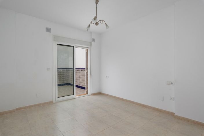 Image No.13-4 Bed House for sale