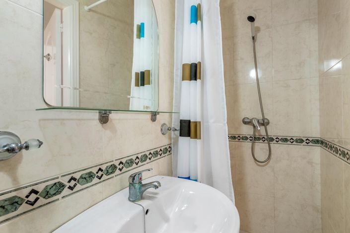 Image No.21-4 Bed House for sale