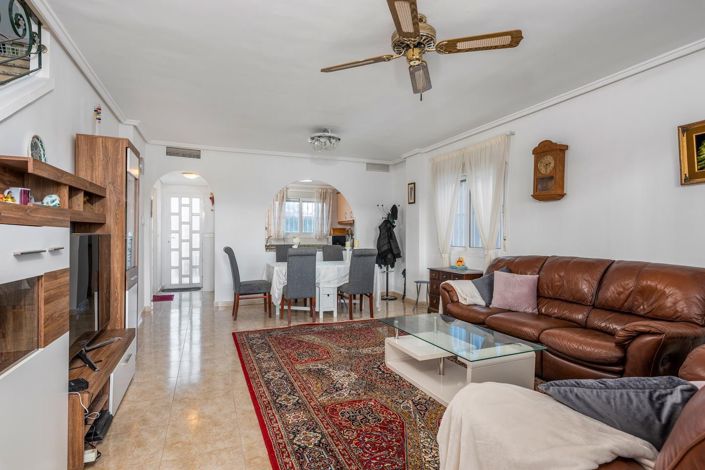 Image No.3-4 Bed House for sale