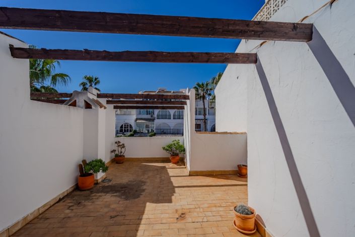 Image No.27-3 Bed Townhouse for sale