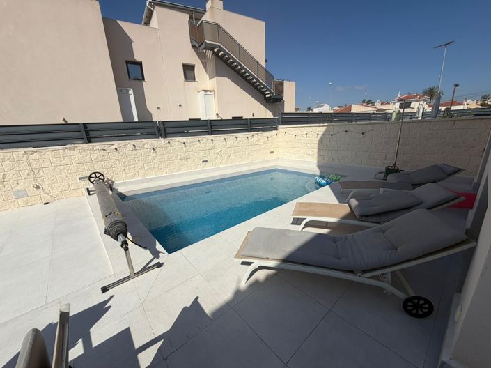 Image No.2-4 Bed House for sale