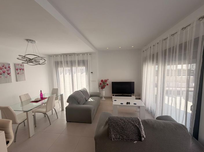 Image No.3-4 Bed House for sale