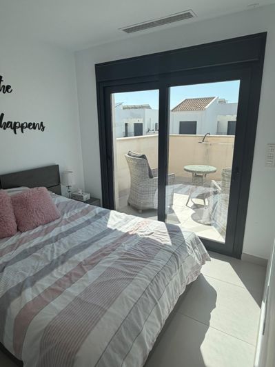 Image No.7-4 Bed House for sale