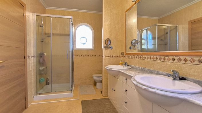 Image No.20-3 Bed House for sale