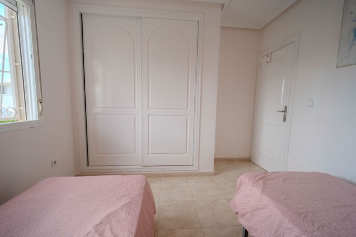 Image No.18-2 Bed Townhouse for sale