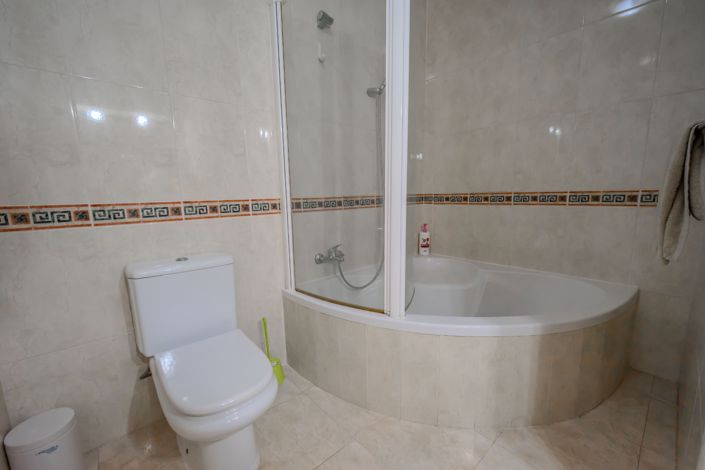 Image No.20-2 Bed Townhouse for sale