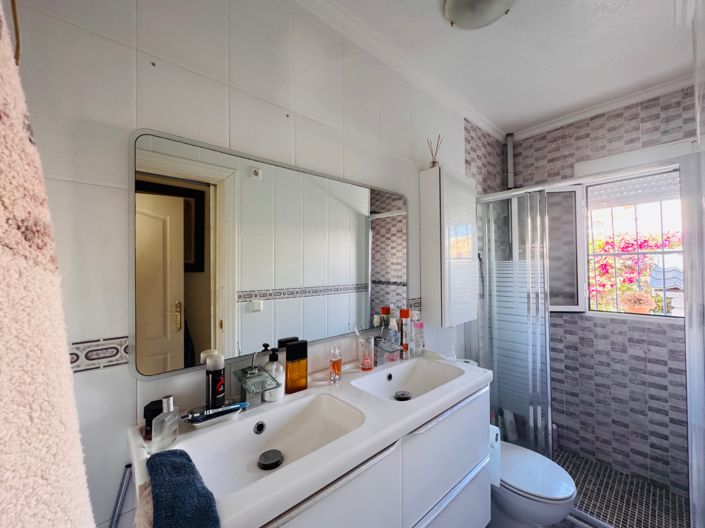 Image No.26-2 Bed House for sale