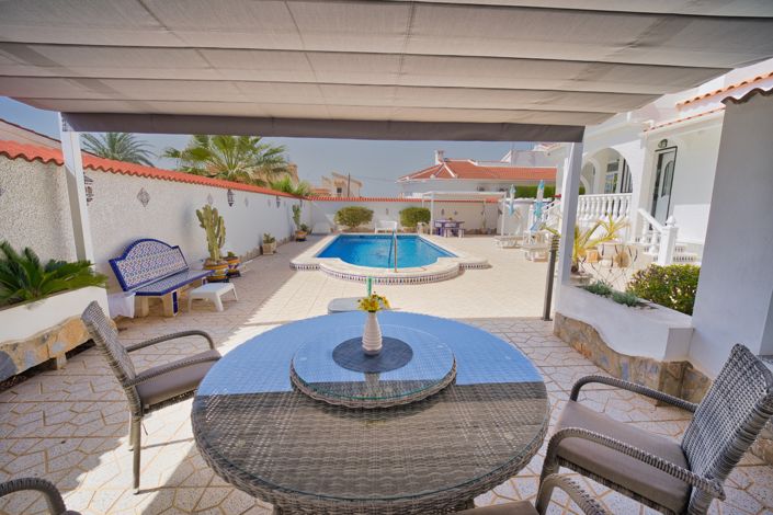 Image No.2-5 Bed Villa for sale