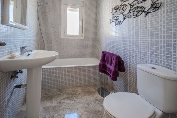 Image No.24-4 Bed Villa for sale