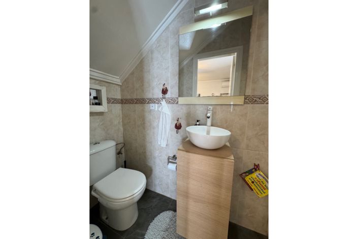 Image No.12-2 Bed House for sale