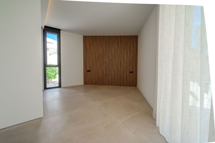 Image No.58-4 Bed Villa for sale