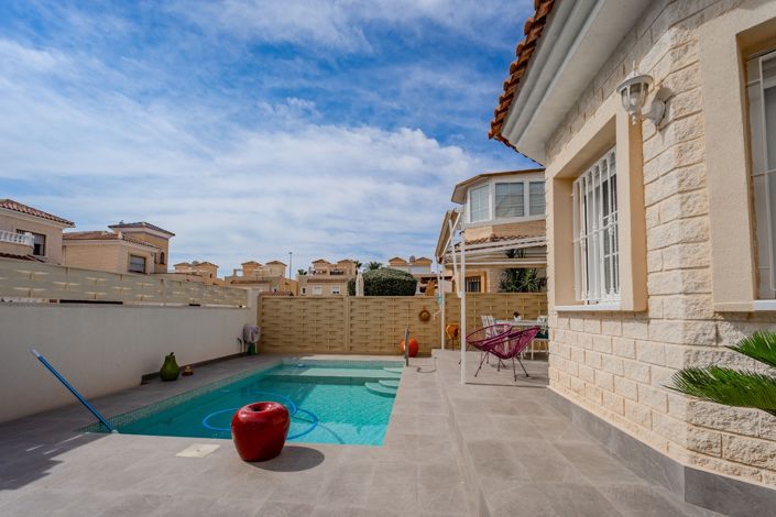 Image No.4-2 Bed Villa for sale