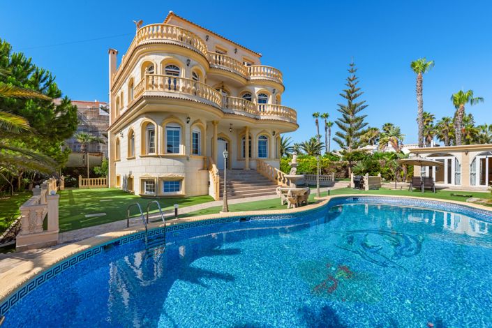 Image No.2-Villa de 6 chambres à vendre à Orihuela Costa