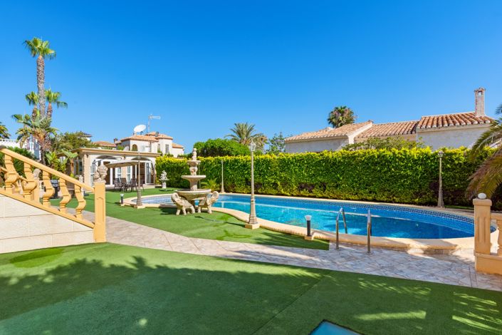 Image No.8-Villa de 6 chambres à vendre à Orihuela Costa
