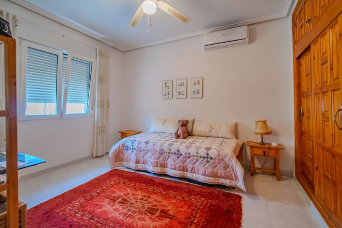 Image No.27-5 Bed Villa for sale