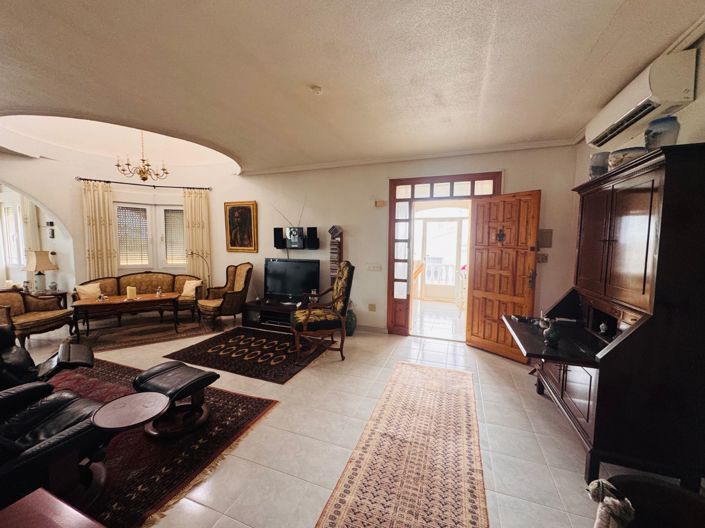 Image No.3-5 Bed Villa for sale