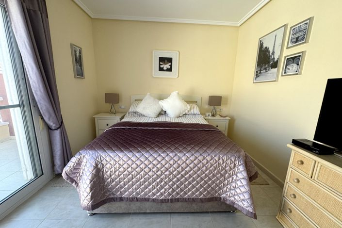 Image No.12-3 Bed Townhouse for sale
