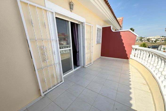 Image No.23-3 Bed Townhouse for sale