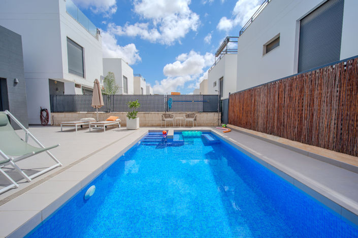 Image No.10-2 Bed House for sale