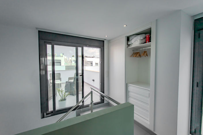 Image No.30-2 Bed House for sale