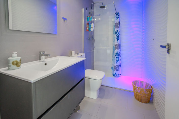 Image No.4-2 Bed House for sale
